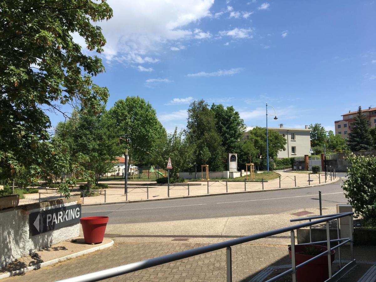 Hotel Val De Saone Lyon Caluire Rillieux Sathonay-Camp Exterior photo